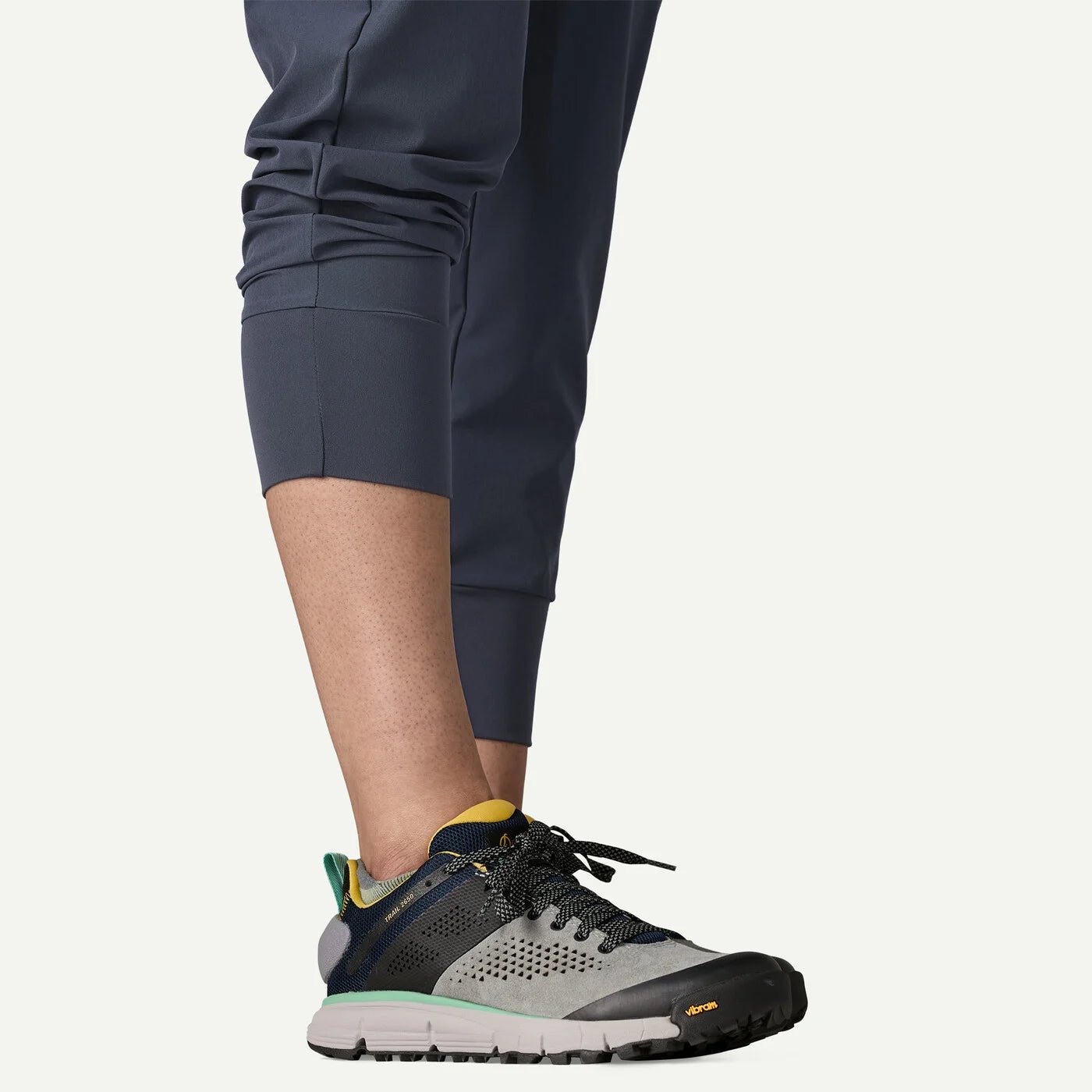 W's Happy Hike Studio Pants - Groupe Montagne Explore