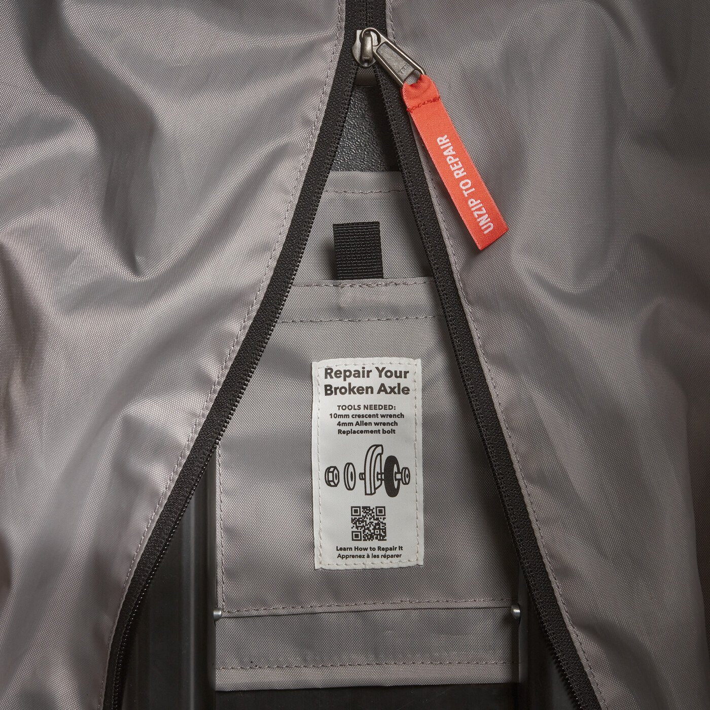 Black Hole Wheeled Duffel 40L - Groupe Montagne Explore
