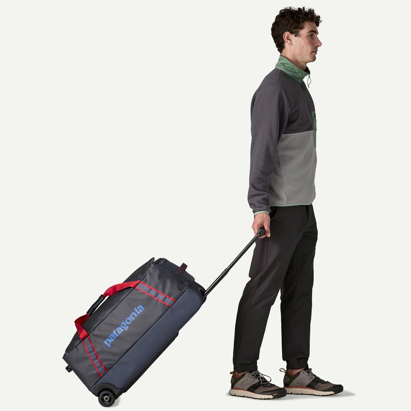 Black Hole Wheeled Duffel 70L - Groupe Montagne Explore