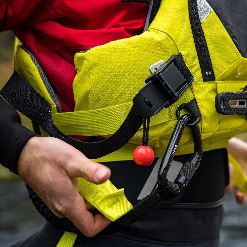 NRS Tow Tether with Carabiner - Groupe Montagne Explore