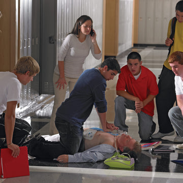 ZOLL AED Plus Defibrillator - Groupe Montagne Explore